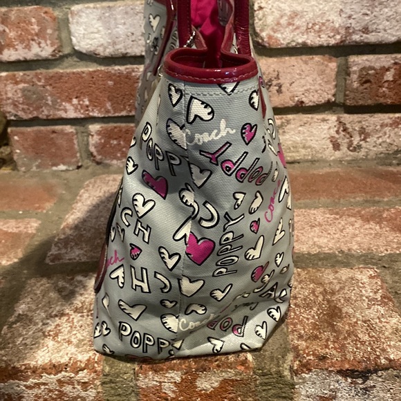 GUC COACH RARE POPPY 3-HEARTS TOTE BAG